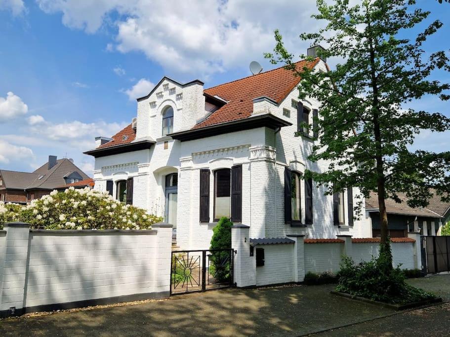 Historische Villa Mit Garten, Luxus Meerbusch Buitenkant foto